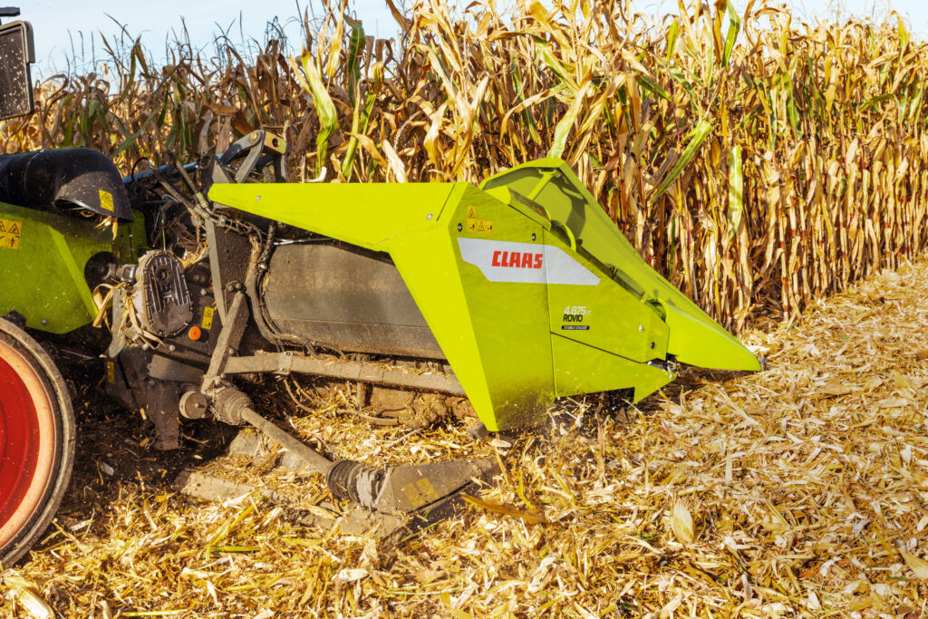 Systém drcení stonků Stubble Cracker automaticky odstraňuje veškeré zbytky strniště nad zemí a zabraňuje dalšímu šíření škůdců