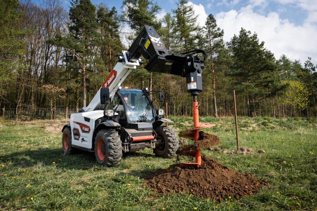 Katinka Kincses doporučuje zákazníkům, aby na svých nosných strojích Bobcat používali originální příslušenství Bobcat.