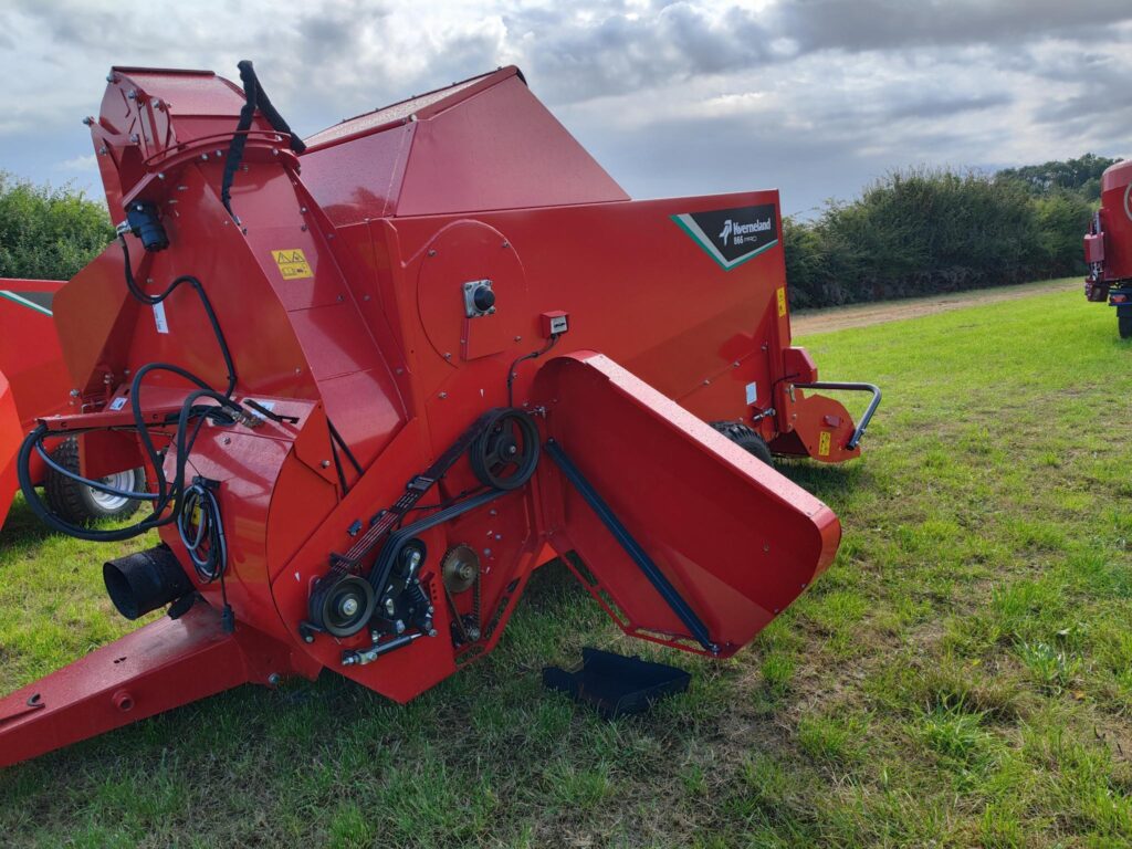 Hydraulicky ovládané spuštění odmítacích bubnů