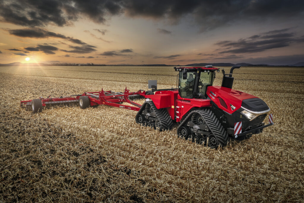 Nová „vlajková loď“, traktor Case IH Quadtrac 715, je nejenom výkonnější, ale i těžší, větší a ještě robustnější