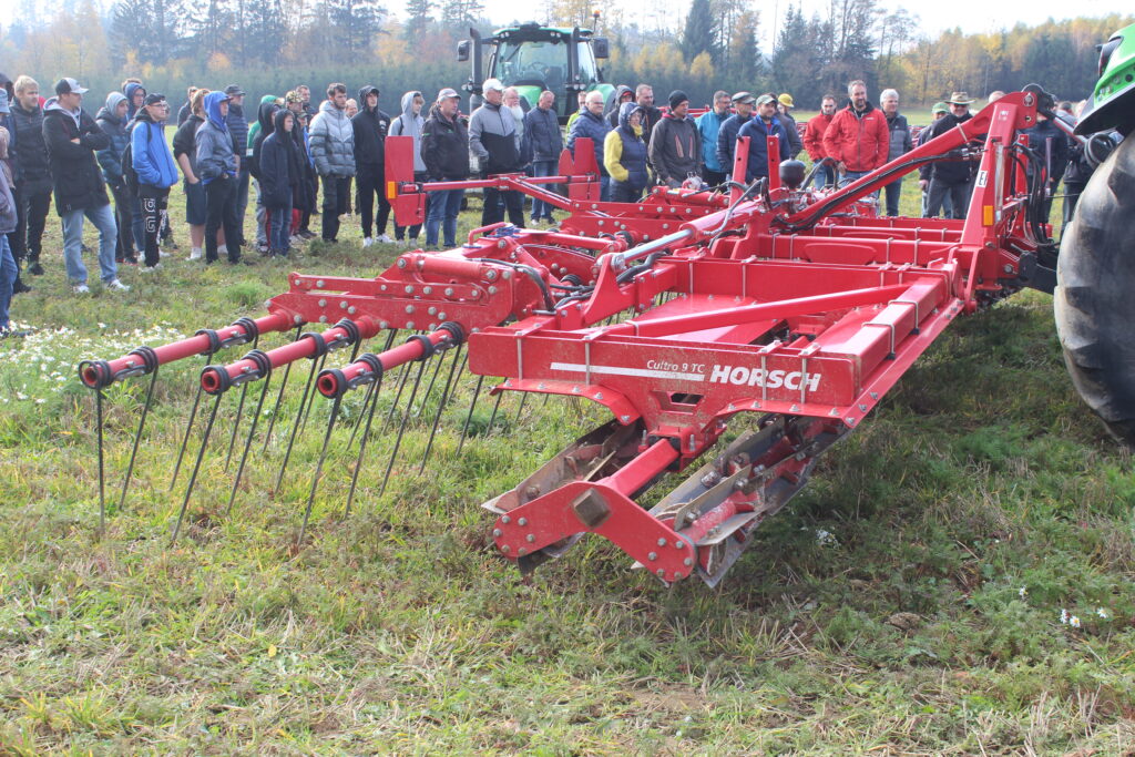 Dvojité nožové válce Horsch Cultro 9 TC provádí zkrácení porostů meziplodin, řepkové či slunečnicové slámy.