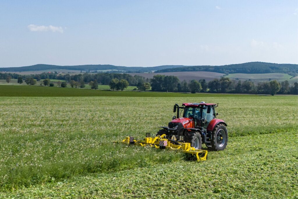 BEDNAR Speed Chop SC_F je dvouřadý řezací válec s válci o průměru 460 mm. Slouží k rychlému a efektivnímu zpracování meziplodin.