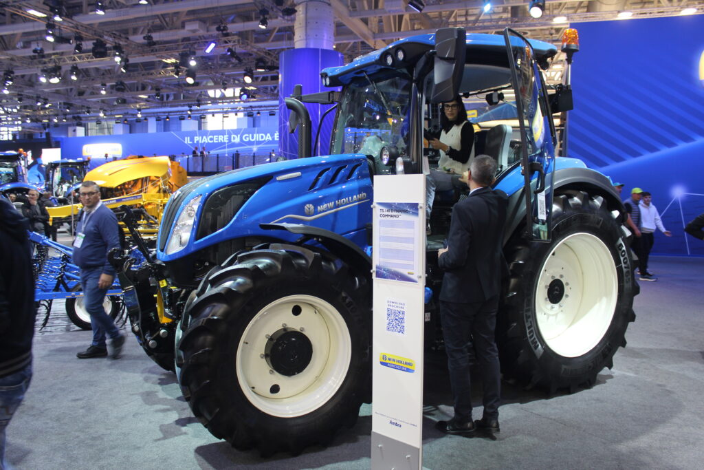 Na veletrhu EIMA 2024 bude na mezinárodní úrovni představen nový traktor New Holland T5 Dual Command.