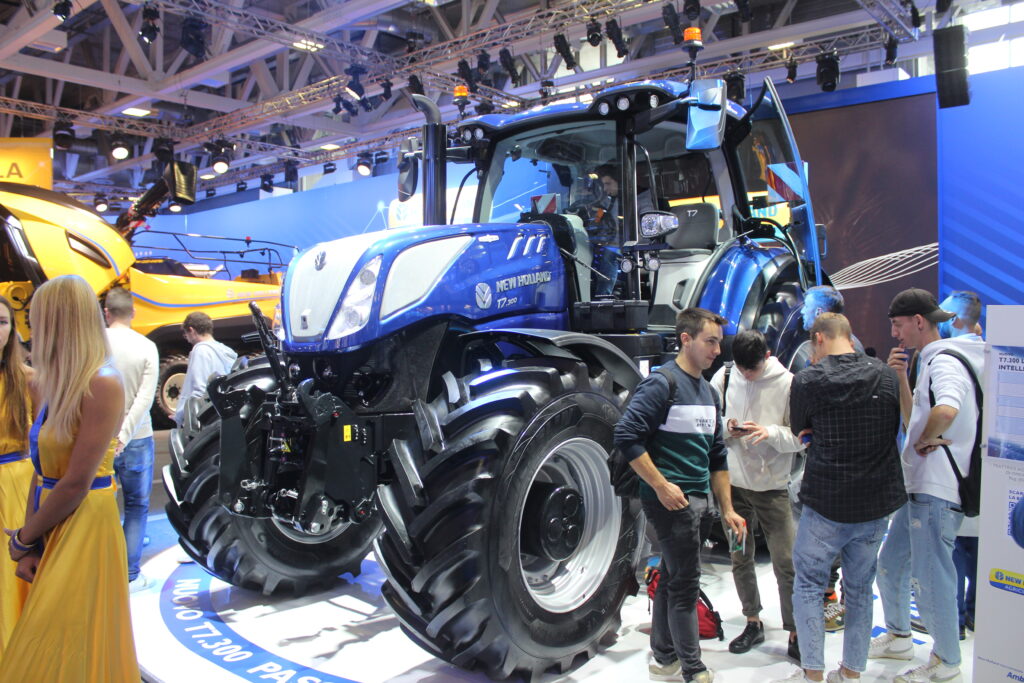 Mezi zástupce traktorů s vysokým výkonem bude patřit též New Holland T7.300, vlajková loď standardní řady T7.