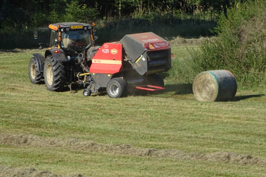 Původní lis s pevnou lisovací komorou Kverneland Vicon RF 125