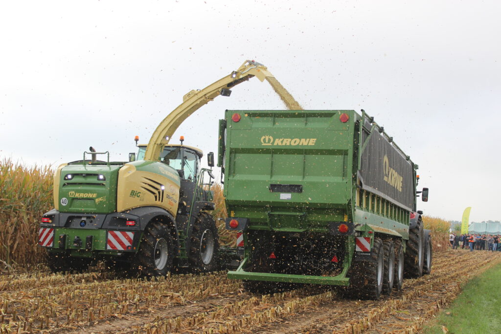 Krone BigX 630 při sklizni kukuřice v Unčovicích.