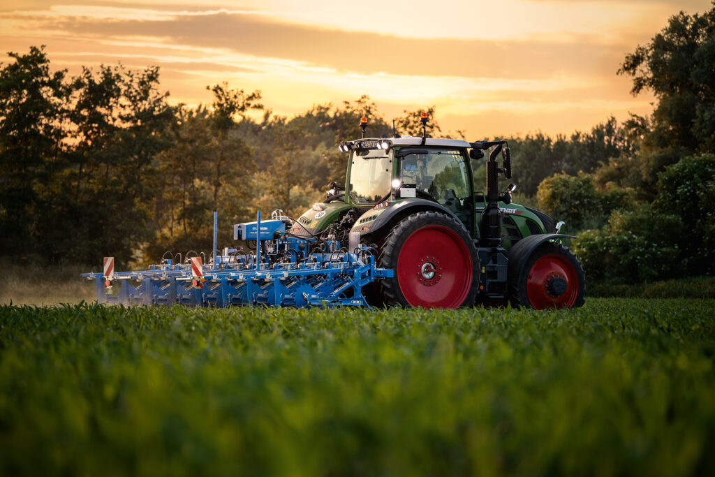 Lemken iQblue vision+ je dobrou pomocí v případě, že se s plečkou kultivují porosty různých plodin s odlišnou meziřádkovou vzdáleností. 