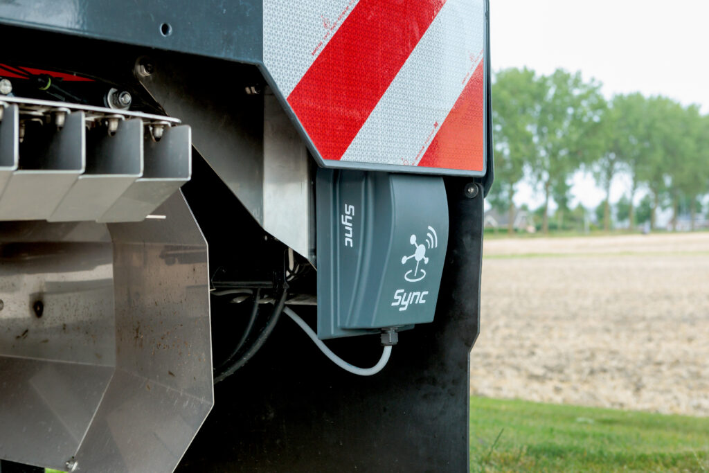 Černá skříňka umožňuje přenos dat ze strojů ISOBUS v reálném čase do IsoMatch FarmCentre a dalších digitálních nástrojů.