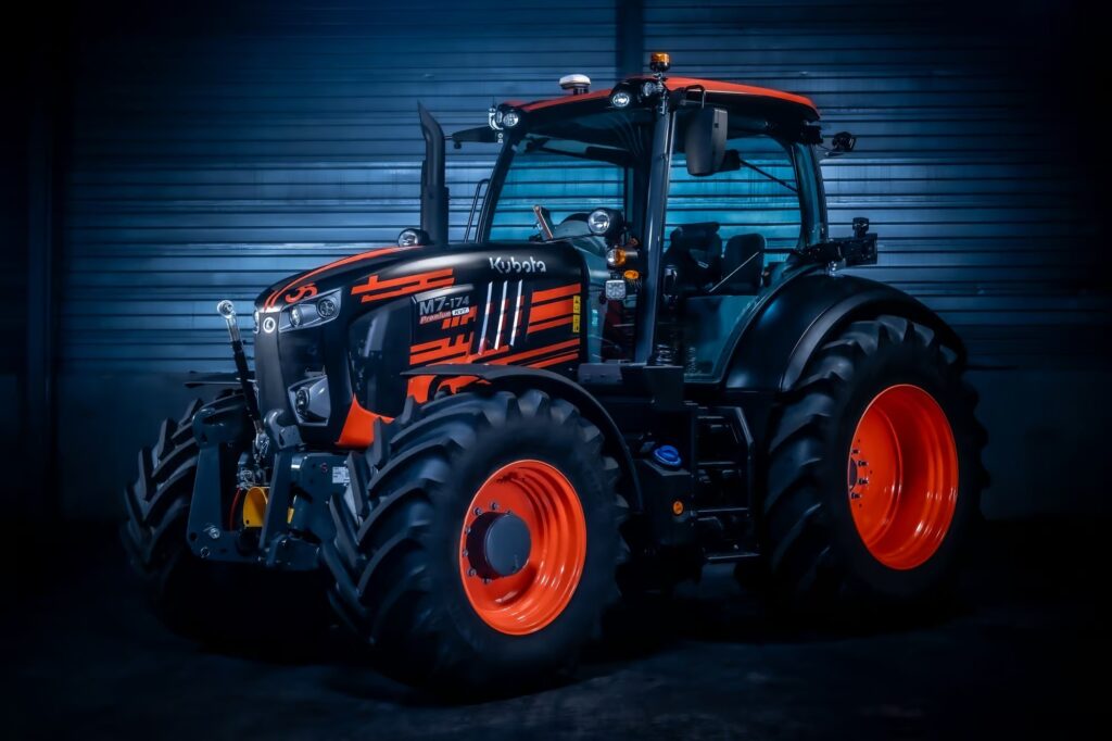 Uvedení nové řady traktorů Kubota M7004 se také shoduje s 50. výročím společnosti Kubota v Evropě. K tomuto výročí bude vyrobeno 50 speciálních modelů typu M7004 v černo-oranžovém provedení.