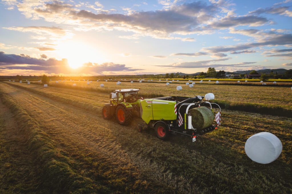 Nová kombinace lisu s ovíječkou Claas Rollant 630 RC Uniwrap se pyšní vyšší výkonností, nabízí více ovládacího komfortu, snížení provozních nákladů a zesílení nejvíce namáhaných komponent.