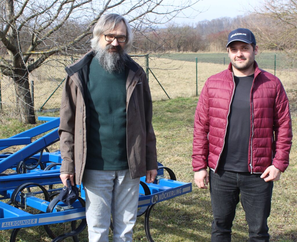Farmář Zdeněk Grolich (vlevo) s Bc. Romanem Andrýskem ze společnosti P & L, spol. s r. o.