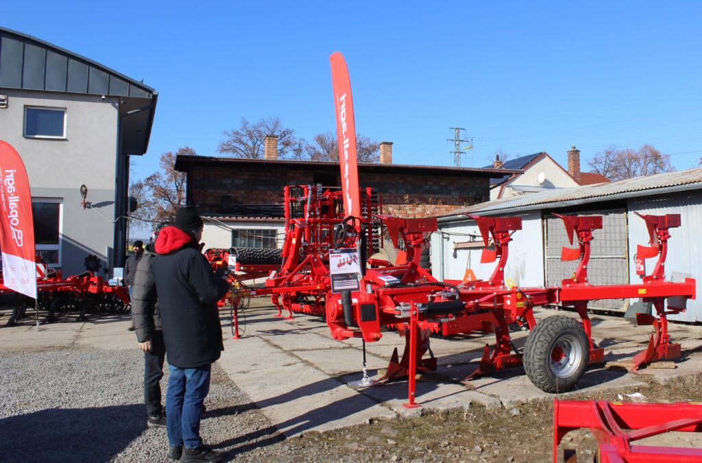 Prostějovští patří dlouhodobě k nejúspěšnějším prodejcům strojů značky OPaLL-AGRI  