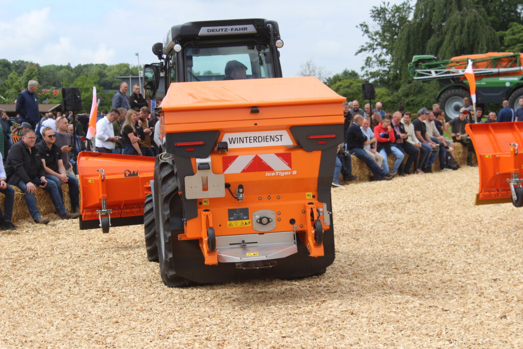 Amazone IceTiger S je menší varianta rozmetadla soli s kapacitou zásobníku 380 l.
