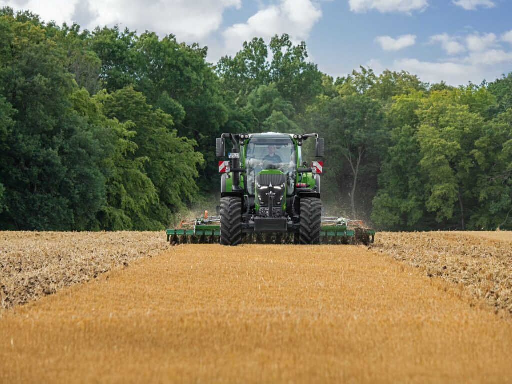 Top model řady Fendt 600 Vario, Fendt 620 Vario, dosáhl v nezávislém testu DLG PowerMix vynikajících výsledků z hlediska výkonu, efektivity a spotřeby paliva.