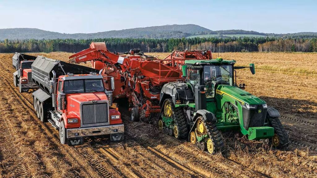Společnost Spudnik Equipment Co. spojila síly se společností John Deere, aby integrovala její technologii Electric Variable Transmission (EVT) s nově vyvinutým režimem řízení nářadí Implement Control Mode (ICM) do svého třířádkového bramborového sklízeče Spudnik 6631 AirSep.