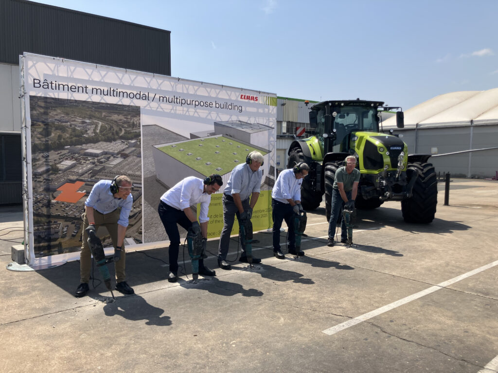 V rámci tohoto investičního projektu rozšíří firma Claas svůj výrobní závod na traktory v Le Mans. 