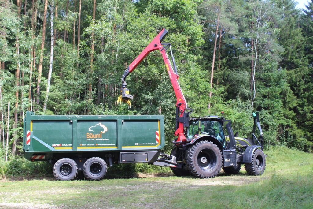 Při Tiskových dnech v německém Schwandorfu se prezentovala souprava tzv. „Projektu TM“, který lze do češtiny přeložit jako „Projekt návěsu se sklopnou transportní vanou“