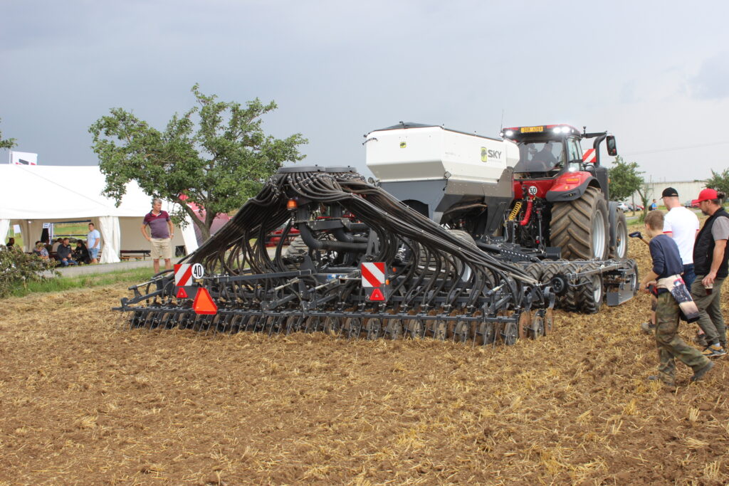 Secí stroj Maxiderill P120