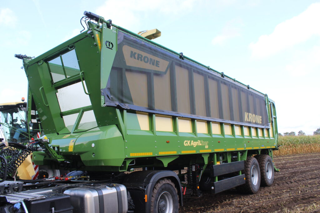 Jednou z variant je i univerzální přepravní vůz Krone GX.