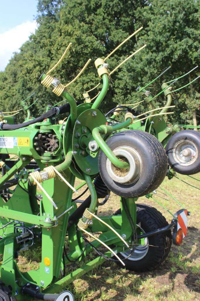 Kopírovací kola jsou usazena tak, že se pohybují velmi blízko prstů. Nedochází tak ani ke ztrátám při nabírání.