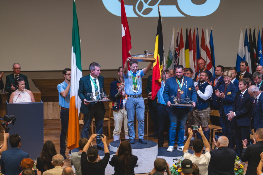 Nejlepší oráči 70. MS v orbě otočnými pluhy. 1. Marco Angst Švýcarsko, 2 Jer Coakley Irsko, 3. Tor Broeckx Belgie