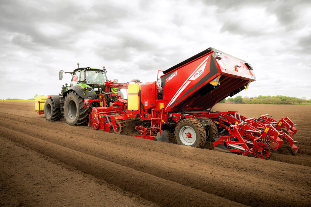 Sazeč brambor s půdozpracující sekcí