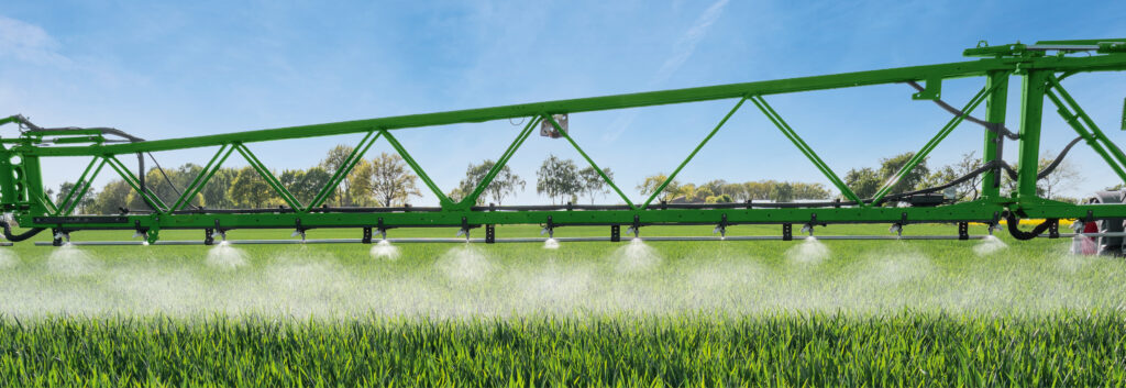 Pulzující proud kapaliny z trysek pro regulaci objemu kapaliny, nezávislou na tlaku.