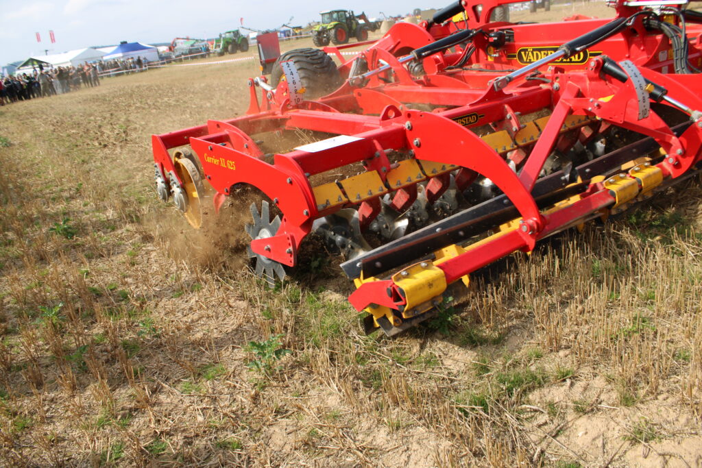 Vӓderstad Carrier 625 XL 