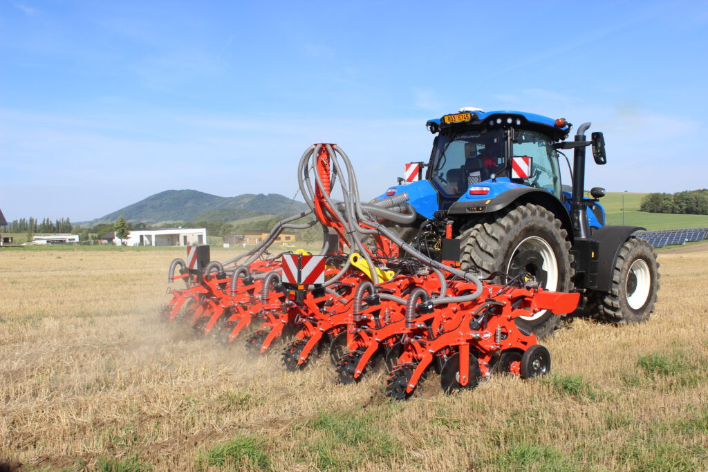 Při záběru 6 m je kypřič osazen 8 pracovními jednotkami s roztečí 75 cm