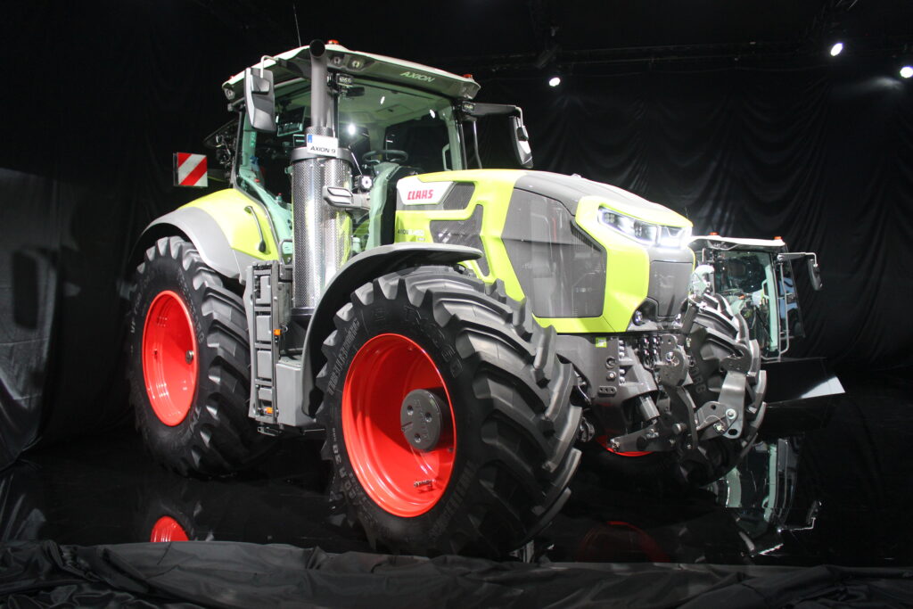 Firma Claas si zvolila mezinárodní veletrh Agritechnica jako vhodné místo pro světovou premiéru své nové řady velkých traktorů Axion 9.