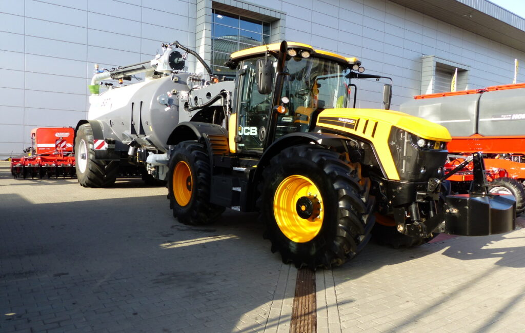 Mezi speciální modely řadíme cisterny s labutím krkem