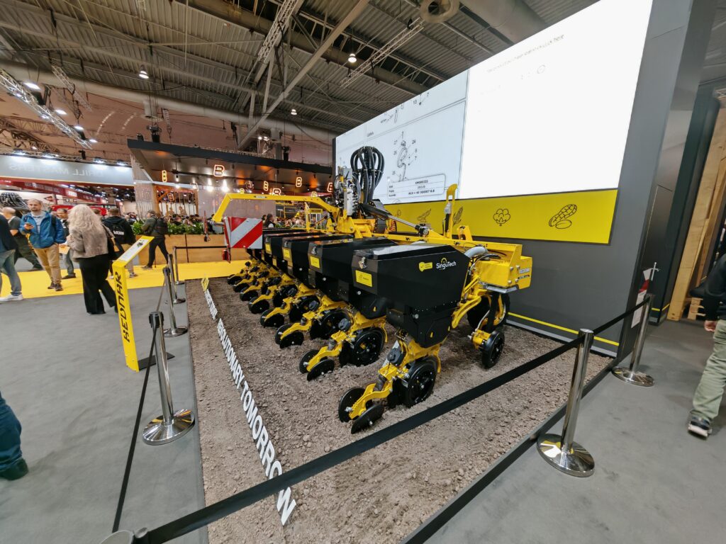 Vůbec poprvé se veřejně představil koncept přesného secího stroje Ultra UN. Stroj lez využít k setí různých plodin.