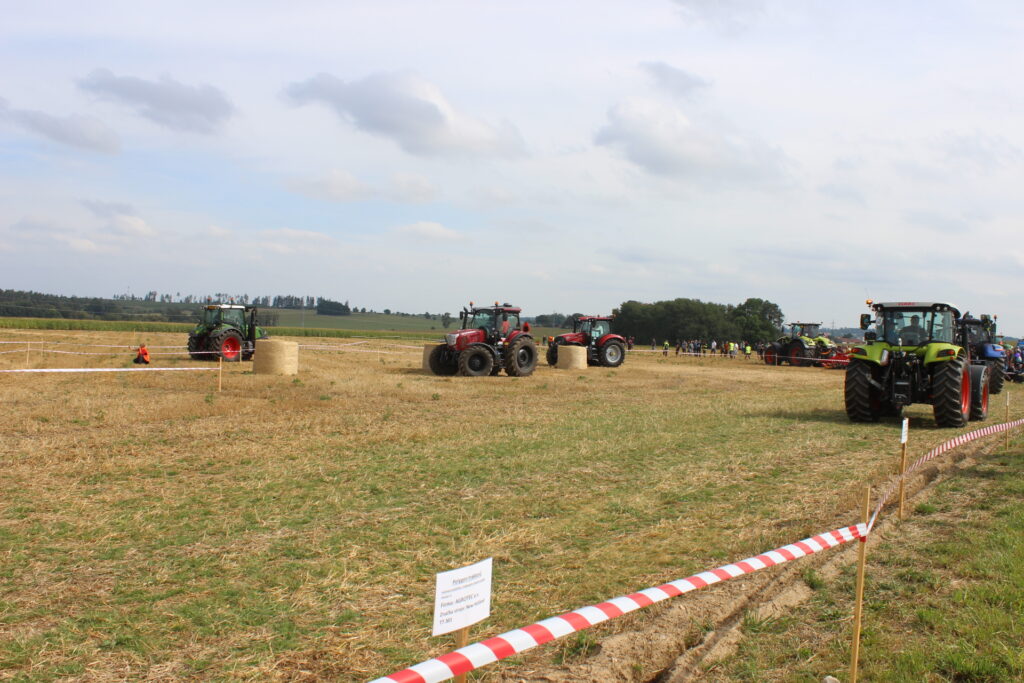 Traktorový polygon na Dni Zemědělce v Kameni