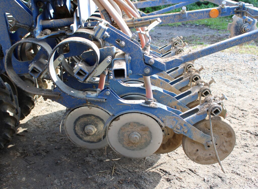 Dvoudiskové secí botky kvalitně zasejí do různě zpracované půdy   