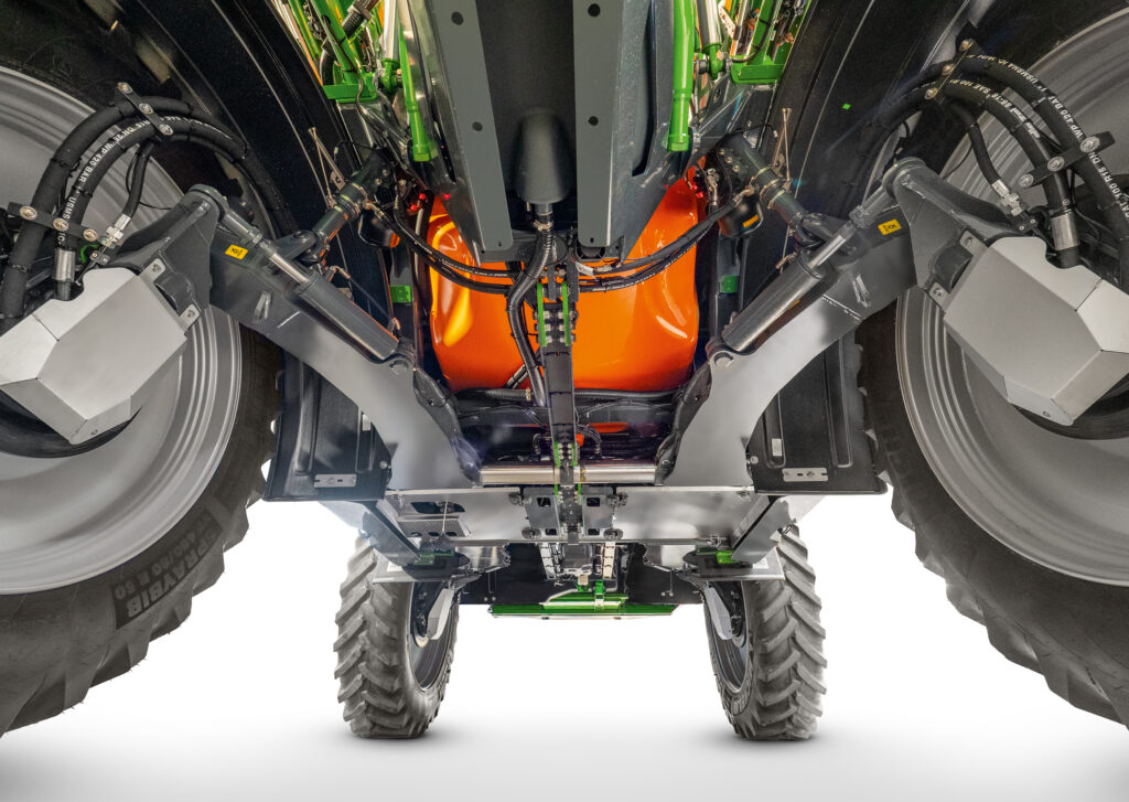 Konstrukce podvozku s podélnými rameny umožňuje značné snížení hmotnosti oproti klasickému zavěšení kol a zároveň díky malému počtu kloubových spojení výrazně snižuje nároky na údržbu.