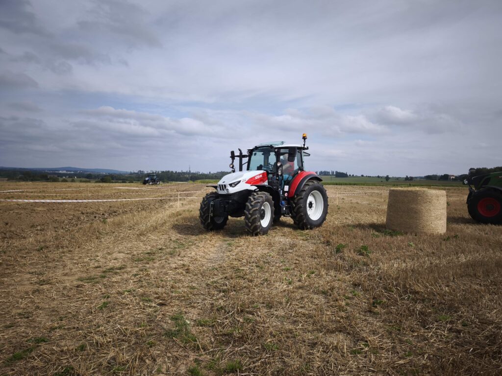 Steyr 4110 Plus na traktorovém polygonu