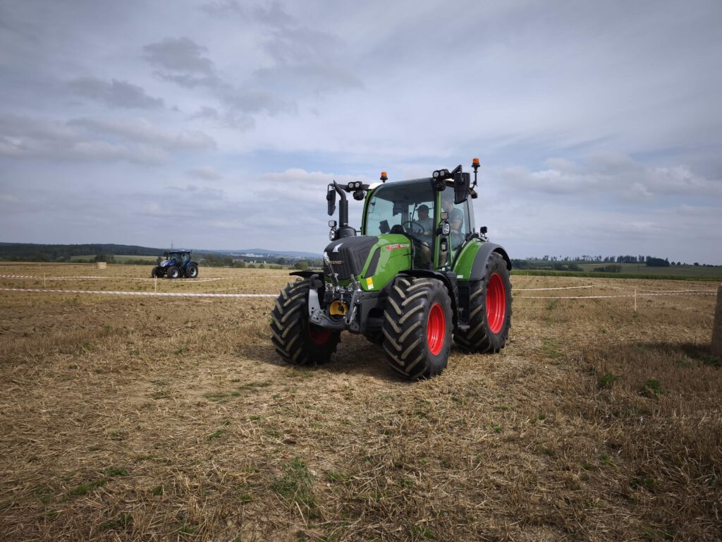 Kompaktní Fendt 314 Vario na polygonu v Kameni