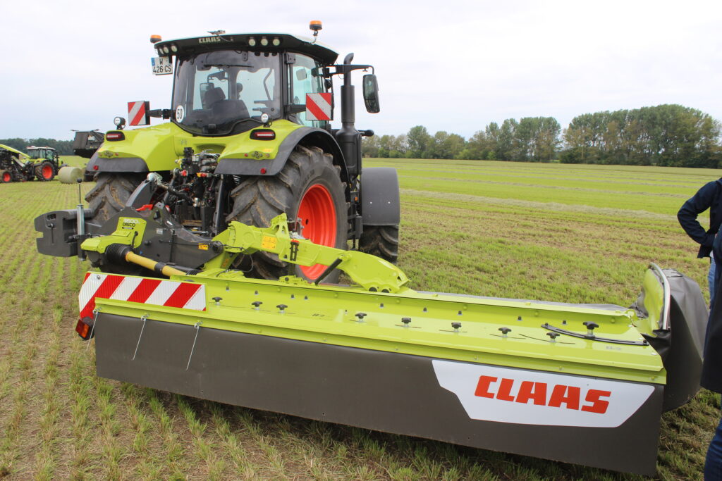 V továrně, kde se vyrábí pícninářská technika, byla spuštěna nová tovární struktura s plně automatizovaným vysokoregálovým skladem.