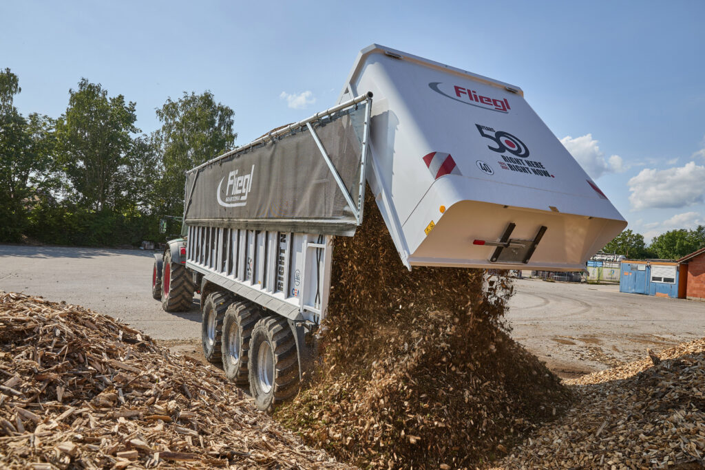 U běžných sypkých materiálů, například siláže nebo senáže, se ventil automaticky aktivuje a umožní výrazně rychlejší vykládku.