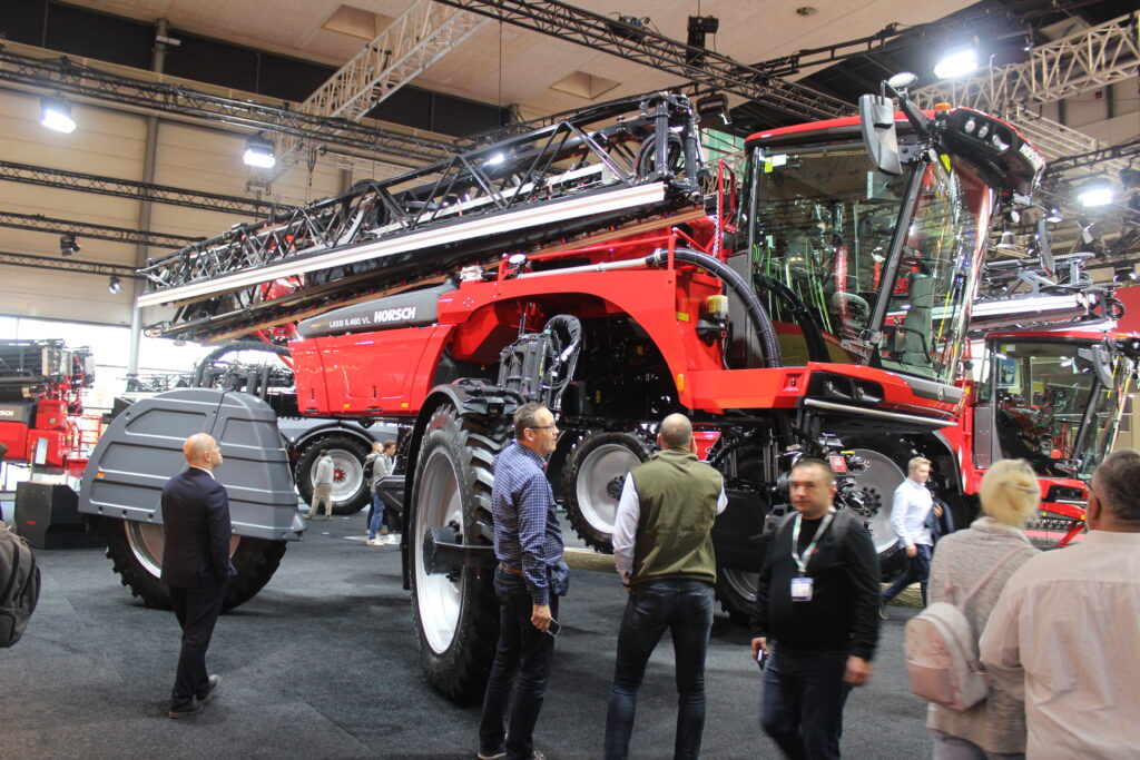 Systém Horsch BoomControl představuje další vývoj osvědčeného aktivního vedení ramen postřikovače a posouvá jej na ještě vyšší úroveň.