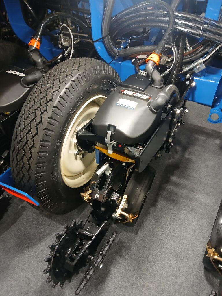 Dávkovací systém True Speed umožňuje setí rychlostí až 19 km/h při zachování velmi vysoké přesnosti ukládání osiva.