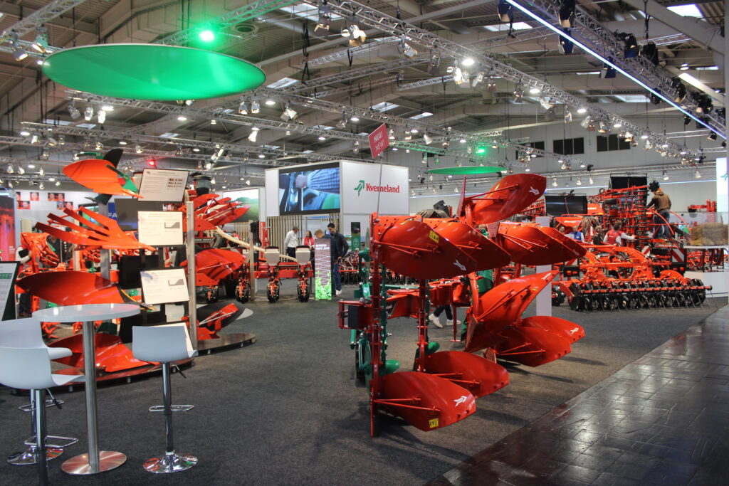 Na svém stánku v průběhu mezinárodního veletrhu Agritechnica 2025 představila společnost Kverneland celou řadu zajímavých technologií a nové techniky.
