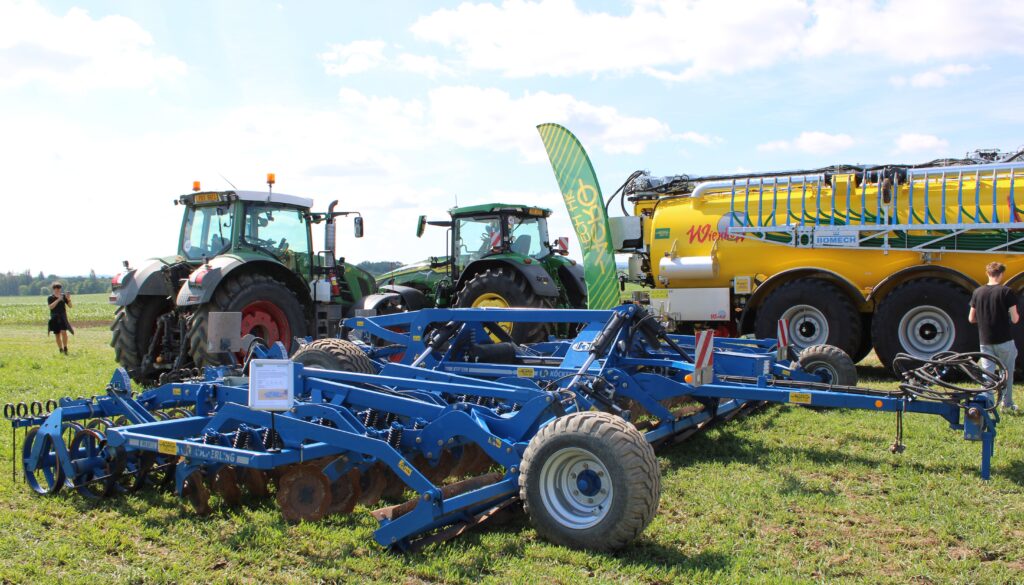 Rebell -classic- 800T 2.0 je v přední části vybaven hydraulicky ovládanými řezacími válci   