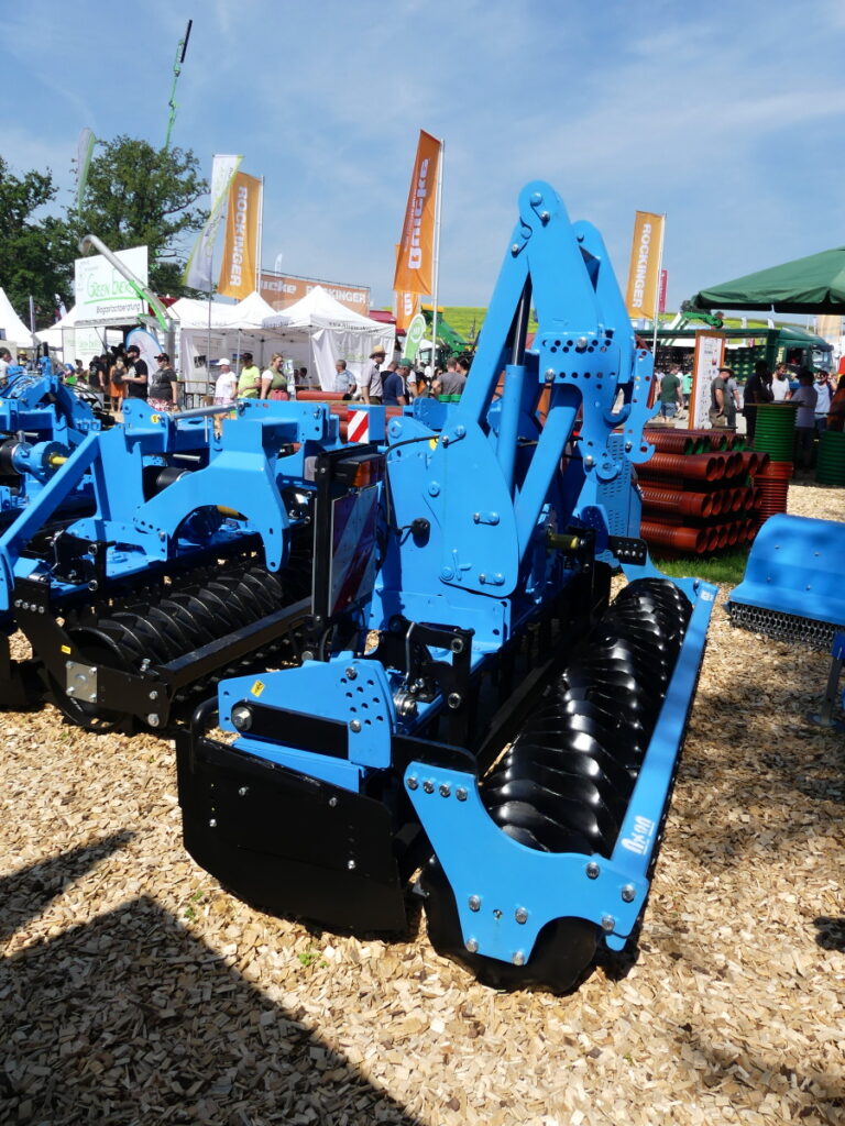 Rotační brány s hydraulicky polohovatelným tříbodovým závěsem
