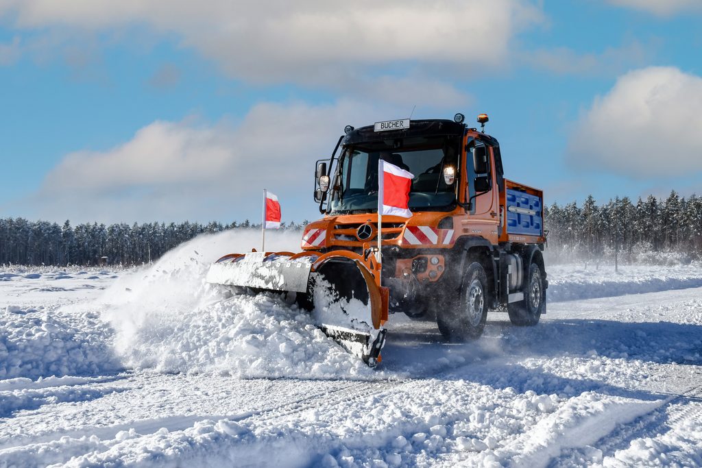 Bucher Municipal vybavil vozidlo Unimog U 219 radlicí Unix LN30u ve tvaru V a sypačem Yeti W16. Tato kombinace umožňuje efektivní a univerzální odklízení sněhu.