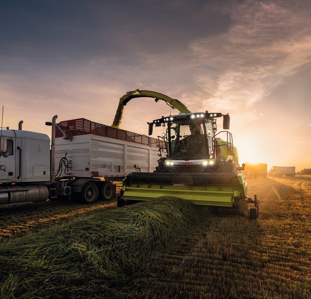 Nový Jaguar 1200 od společnosti Claas vytvořil nový oficiální světový rekord ve sklizni pícnin, když za 12 hodin sklidil 4 096 tun celých rostlin na siláž.