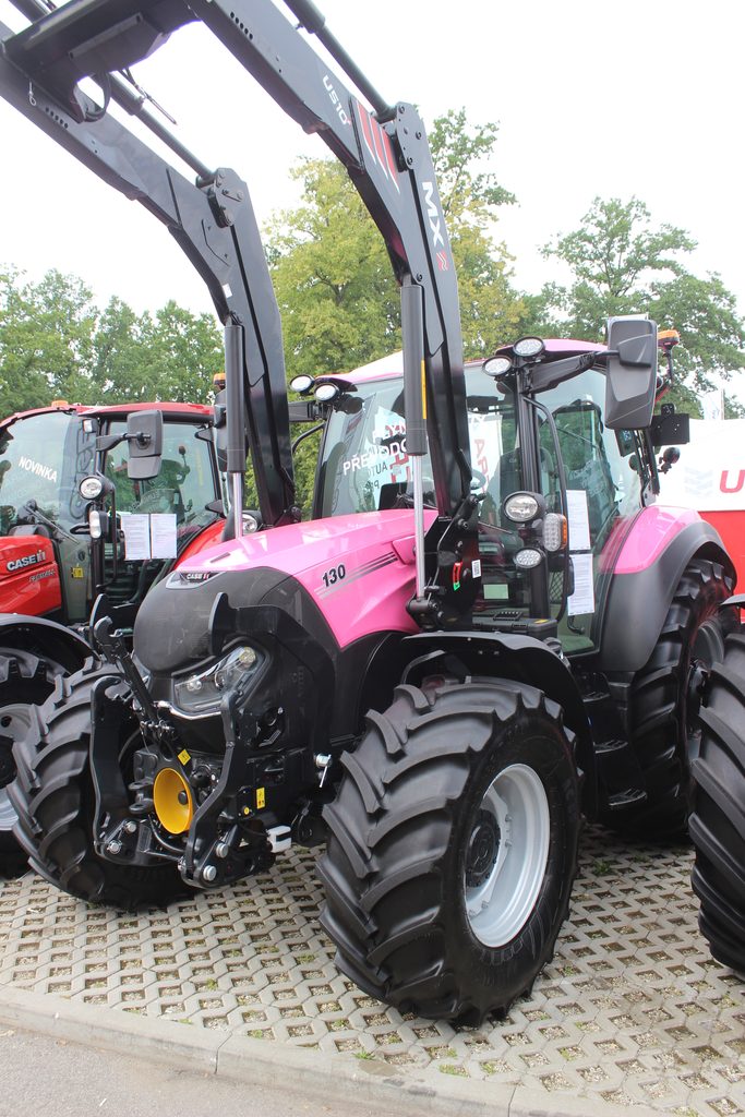 Case IH Vestrum 130 CVX je poháněn čtyřválcovým motorem o objemu 4,5 litru a čtyřmi ventily v každém válci.