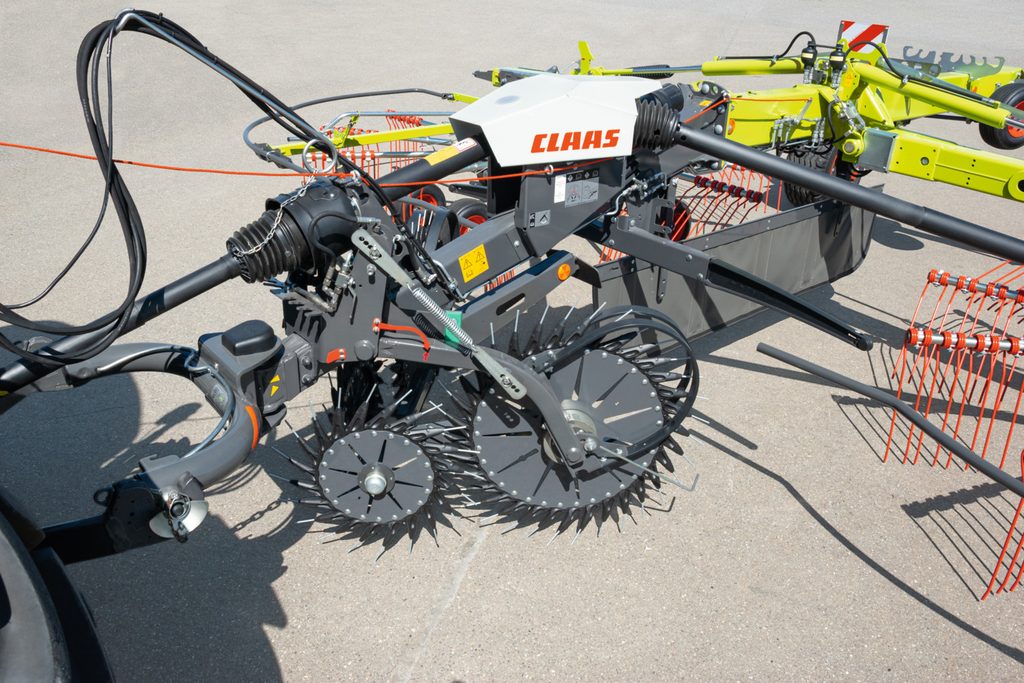 Firma Claas nyní nabízí jako nové volitelné příslušenství pro dvourotorové shrnovače Liner obraceč řádků.