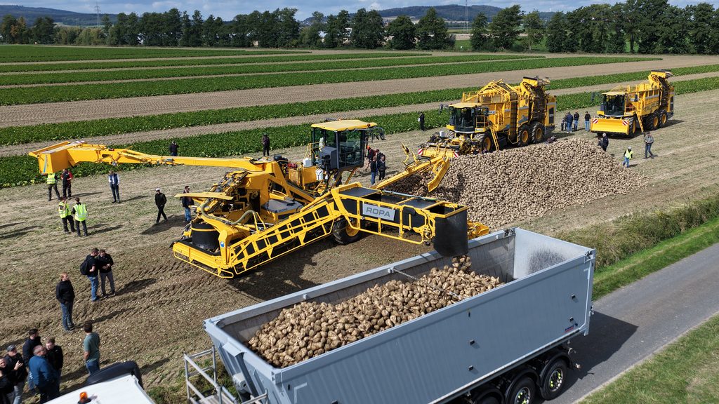 Výrobce Ropa mohl na akci PotatoEurope 2026 a SugarBeet Expo předvést stroje pro sklizeň, transport a nakládku cukrové řepy.