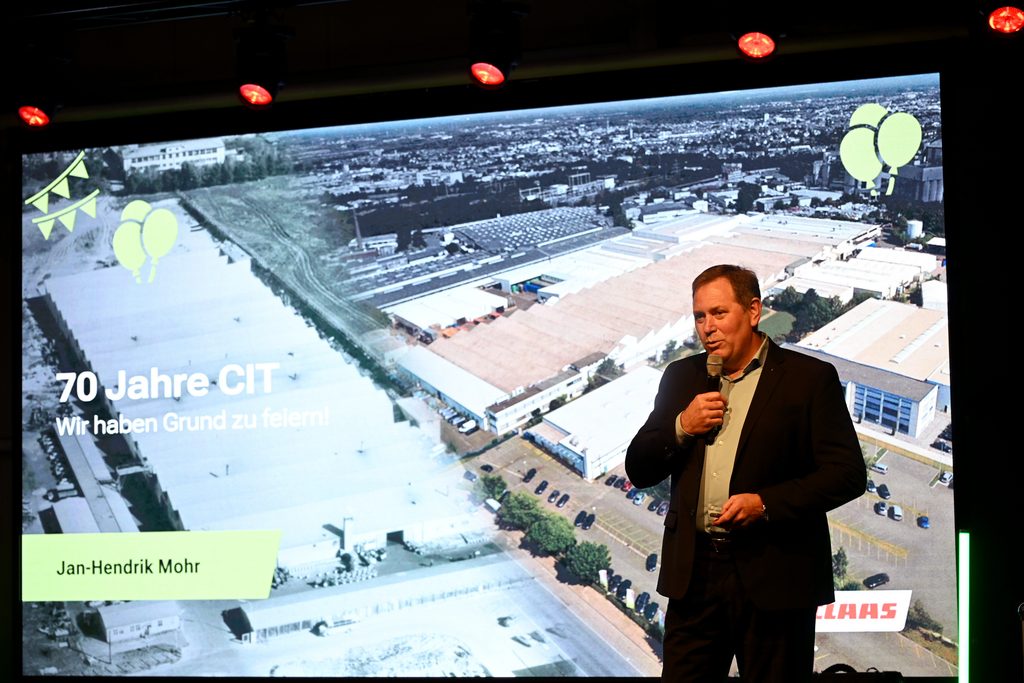 Jan-Hendrik Mohr, generální ředitel skupiny CLAAS:
„Naše rodinná společnost investuje více než 70 milionů eur do rozšíření závodu CLAAS v Paderbornu. Toto rozhodnutí potvrzuje klíčovou roli tohoto závodu v naší celosvětové výrobní síti."